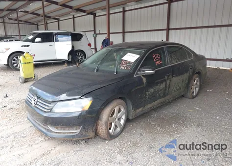 2013 Volkswagen Passat 2.5L Se z USA, uszkodzony, nr VIN 1VWBH7A38DC028231